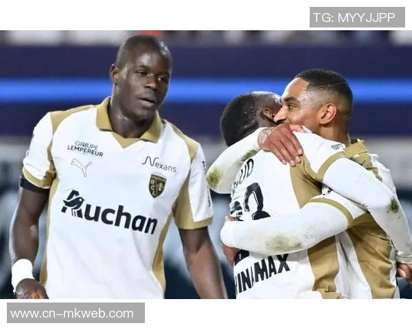 朗斯与阿雅克的激烈对决揭示法甲联赛的竞争格局与球队实力分析